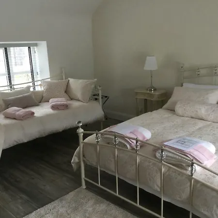 The Stone House, Дом отдыха