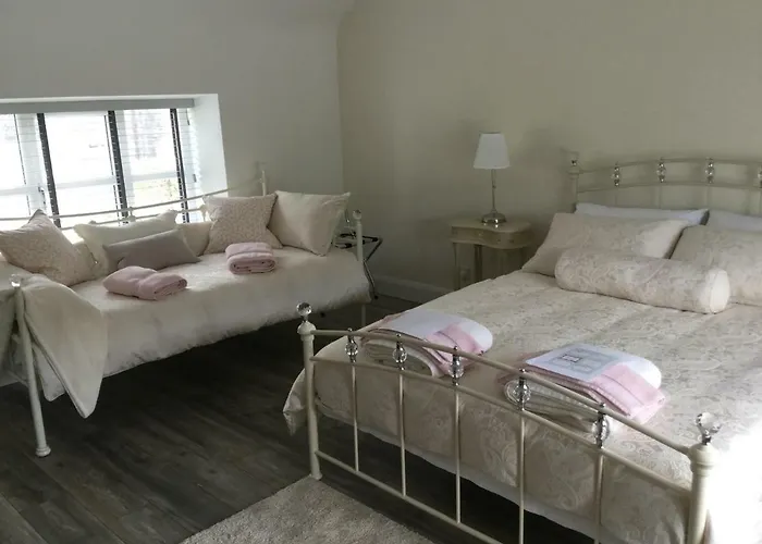 The Stone House, Dom wakacyjny